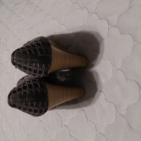 American Eagle Black Lacey Wedge Heels - Picture 3 of 7